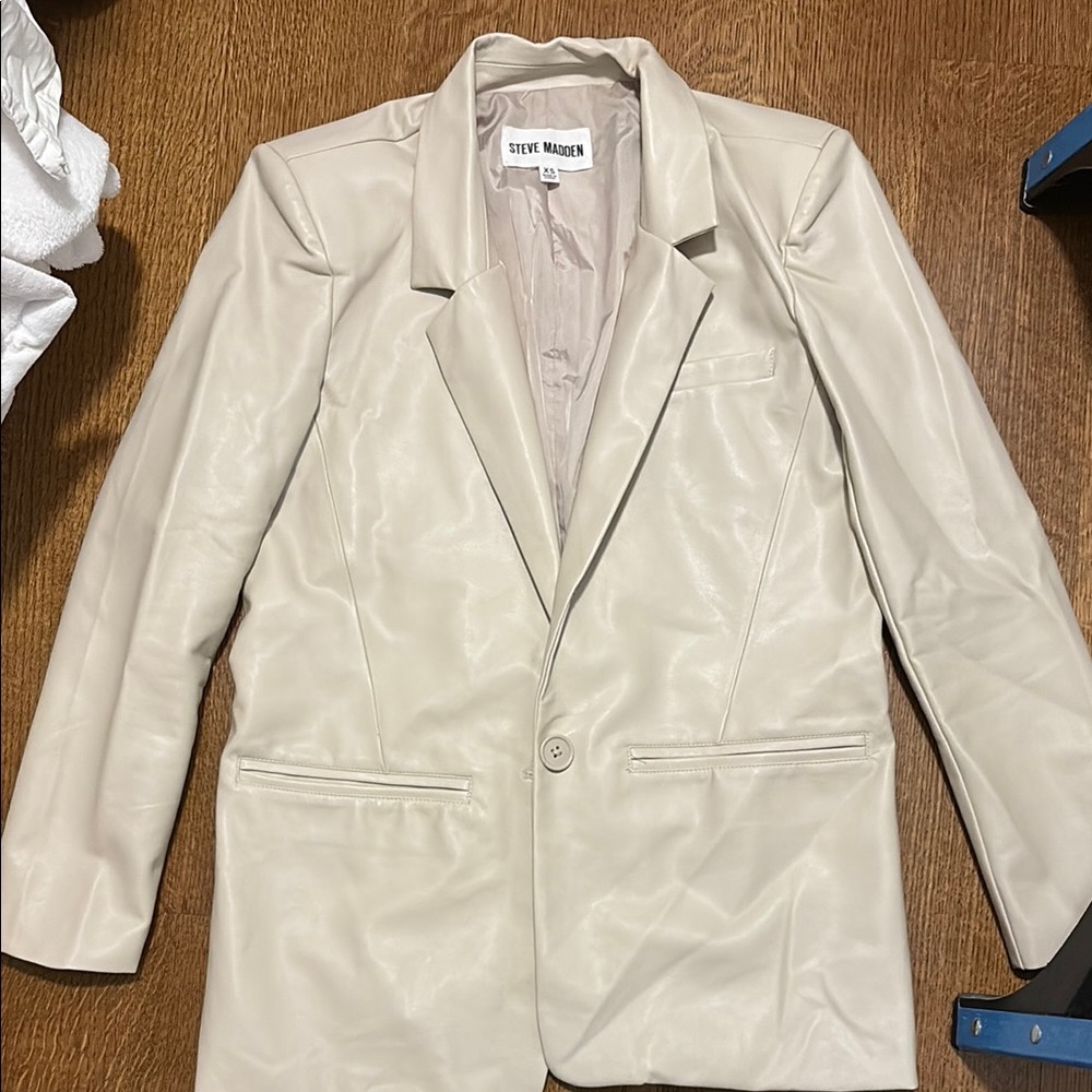 Steve Madden Cream Blazer Classic Tailored Design